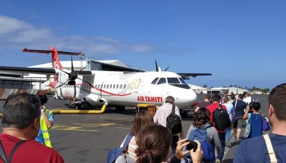 airport-tahiti