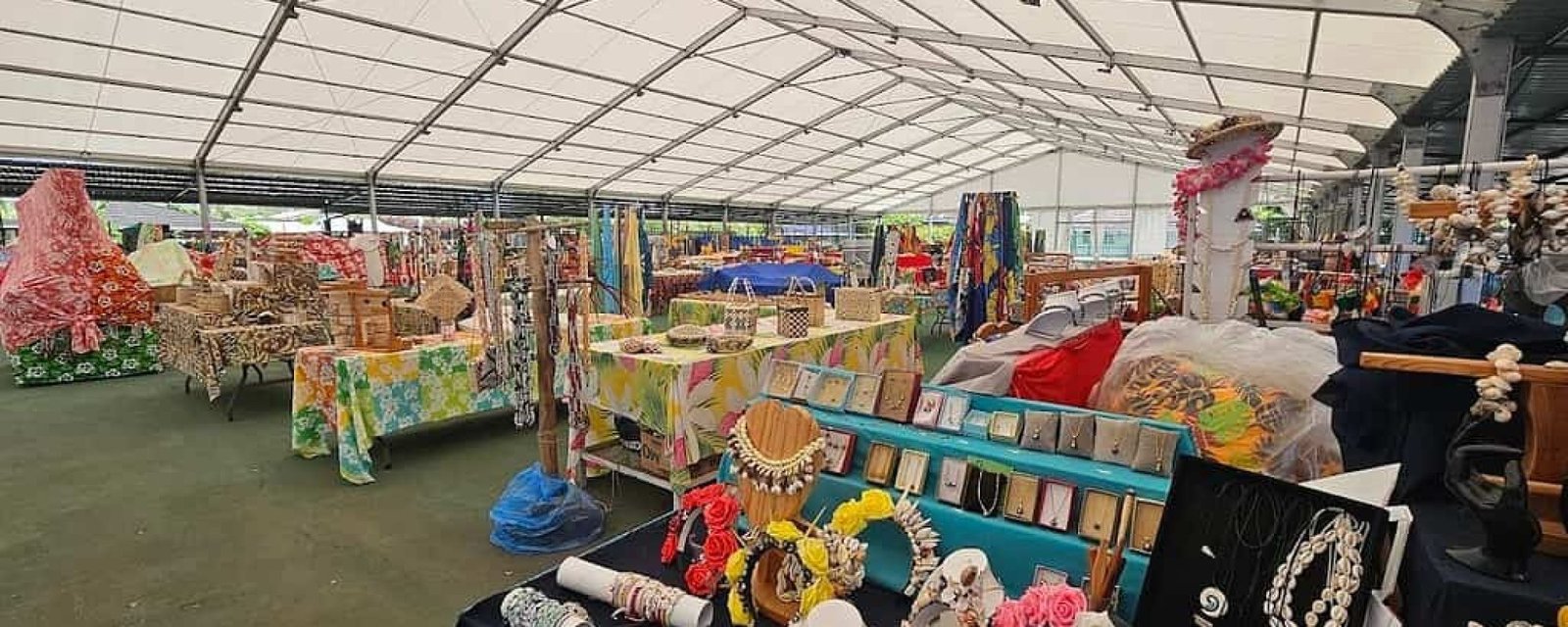 papara A.M.L Rencontres, saveurs et artisanat : bienvenue au marché de Papara