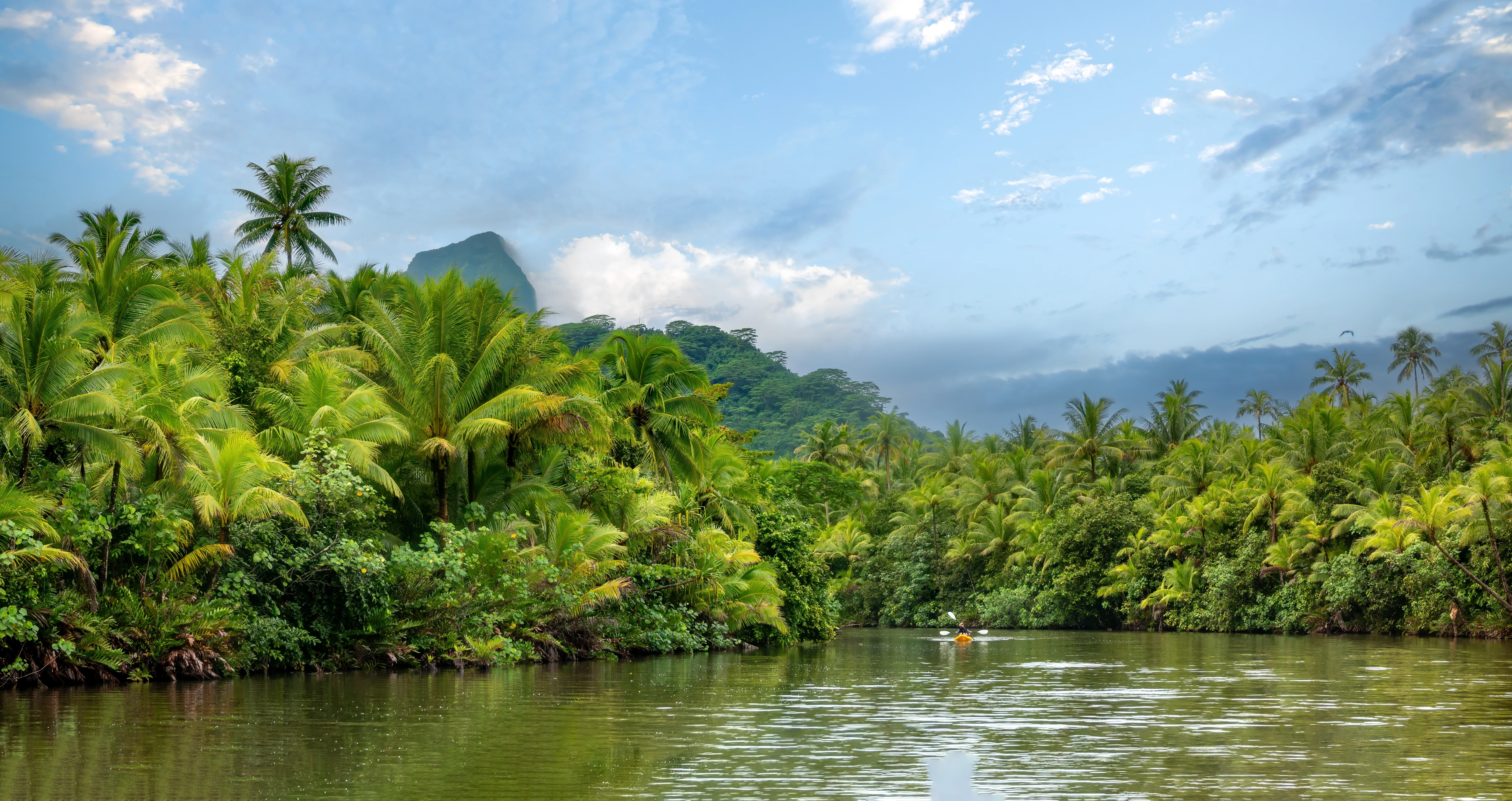 Kayaking,The,Fa'aroa,River,Estuary,,Raiatea,,French,Polynesia,,South,Pacific Raiatea VS Taha’a : Deux îles voisines, deux expériences polynésiennes