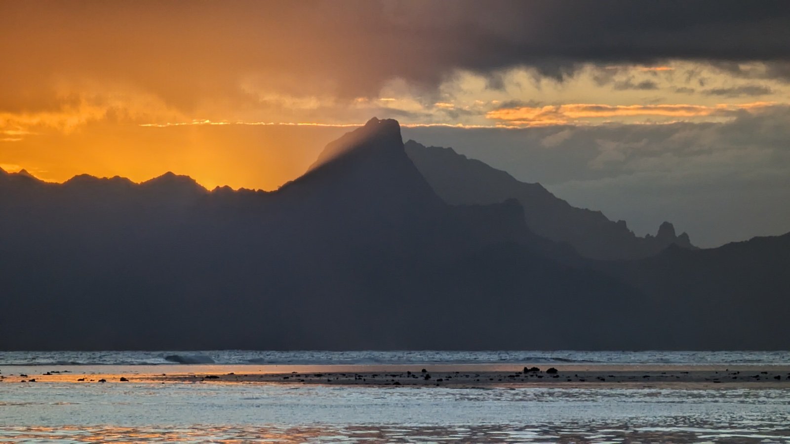 Les grandes légendes tahitiennes : dieux, héros et îles nées de la mer